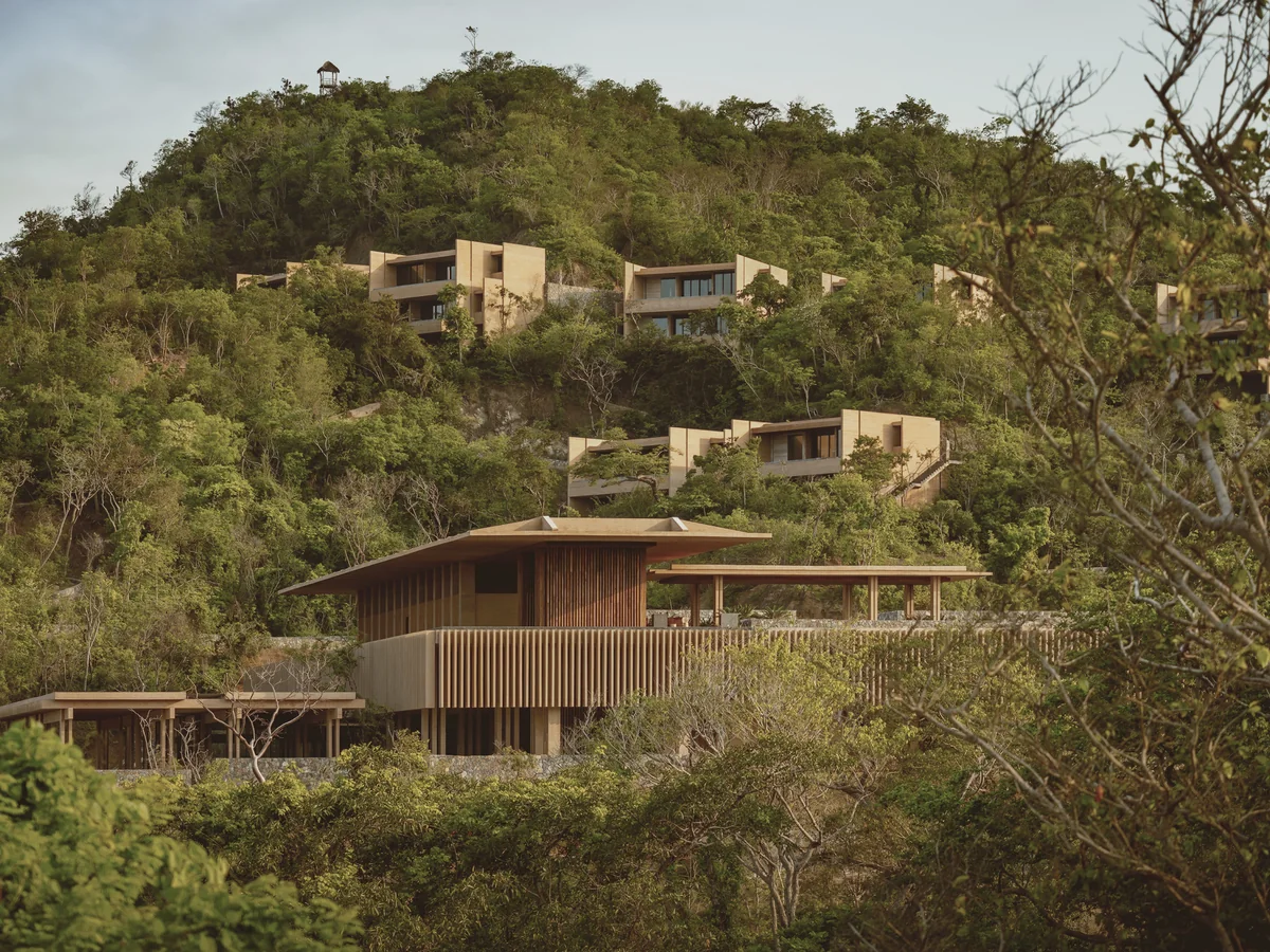 Arquitectura entre la selva y el Pacífico en Four Seasons Resort Tamarindo